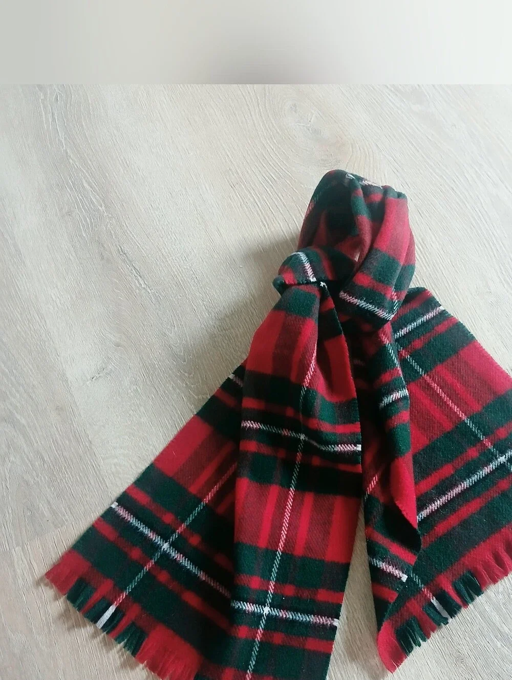 James Pringle Weavers Red Green Tartan Wool Scarf MACGREGOR Clan Scotland 58